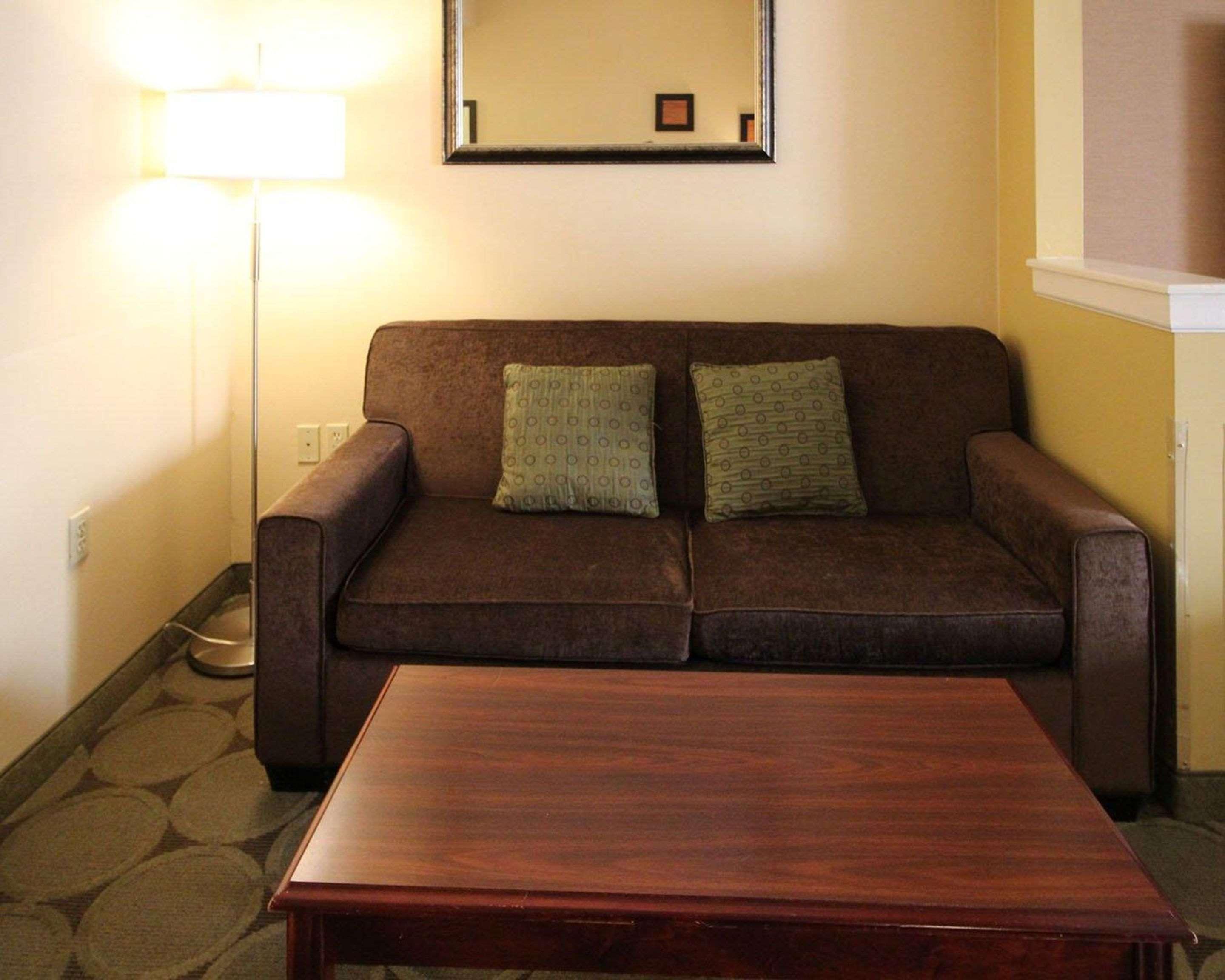 Comfort Suites Near University North Brunswick Kültér fotó